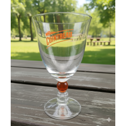 Sklenice Cointreau na stopce